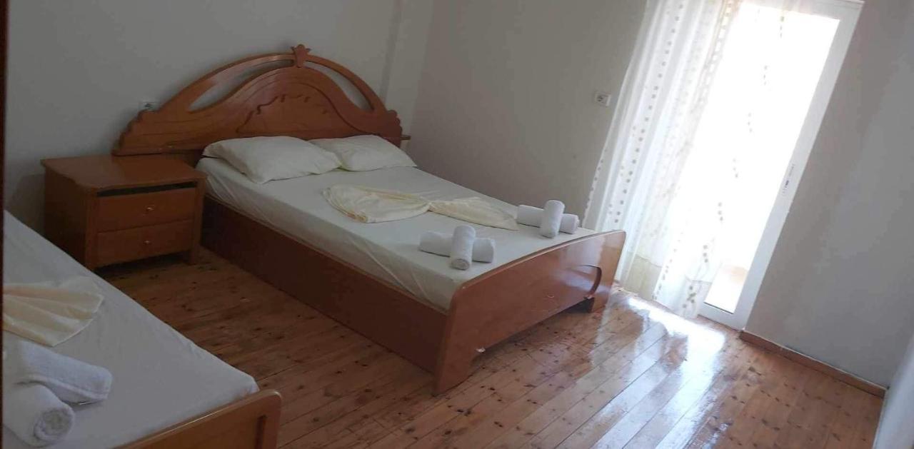 White Panorama Apartment Sarandë Exteriör bild
