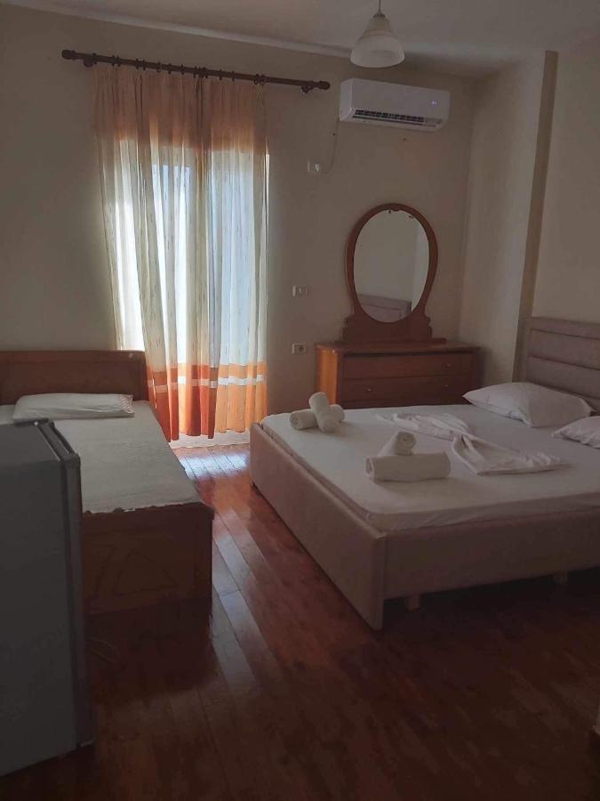 White Panorama Apartment Sarandë Exteriör bild